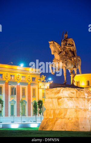 Statue équestre de Skanderbeg, Tirana, Albanie Banque D'Images