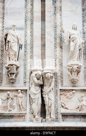 L'Europe, Italie, Lombardie, Milan, Duomo, la cathédrale de Milan, sculptures gothiques Banque D'Images