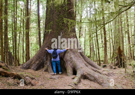 Randonnée dans le Parc Provincial Naikoon, Haida Gwaii (îles de la Reine Charlotte), British Columbia, Canada Banque D'Images