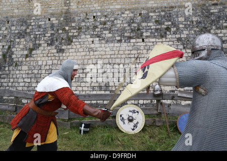 Bataille de chevaliers, la fête médiévale de Provins, classée au Patrimoine Mondial de l'UNESCO, Seine et Marne, Ile-de-France, France Banque D'Images