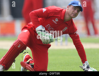 Londres, Royaume-Uni. 19 Juin, 2013. Josh Buttler de l'Angleterre au cours de l'ICC Champions trophy fixture demi-finale entre l'Angleterre et l'Afrique de l'Ovale. Plus ImagesSports Crédit : Action/Alamy Live News Banque D'Images