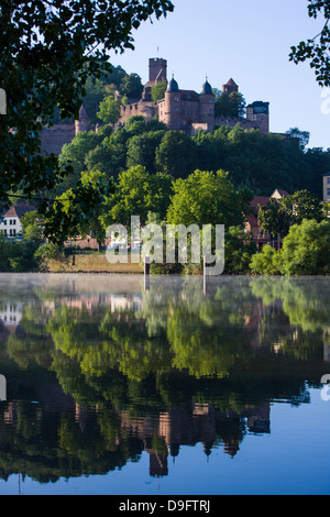 Le château de Wertheim dans la vallée principale, Franconia, Bavaria, Germany Banque D'Images