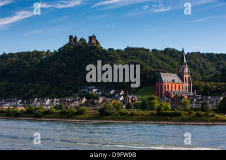 Château au-dessus du village de Stahleck Bacharach dans la vallée du Rhin, Rhénanie-Palatinat, Allemagne Banque D'Images