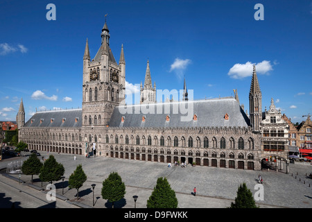 Le Chiffon Salles, Grand Place Albert 1, Ypres, West Vlaanderen, Belgique Banque D'Images