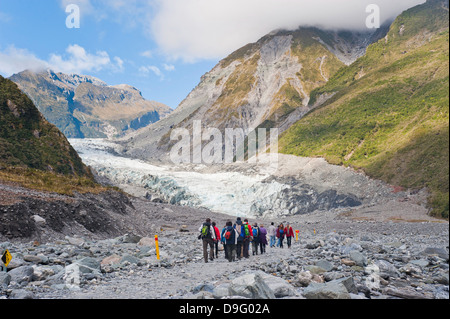 Les touristes en visite Fox Glacier, Westland National Park, site du patrimoine mondial de l'UNESCO, l'île du Sud, Nouvelle-Zélande Banque D'Images