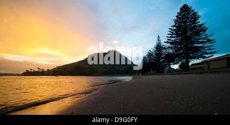 Coucher de Mount Maunganui, Tauranga, Nouvelle-Zélande, île du Nord Banque D'Images