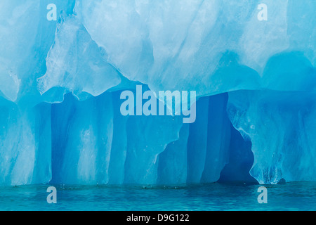 La glace vêlé du LeConte Glacier, à l'extérieur de Saint-Pétersbourg, le sud-est de l'Alaska, USA Banque D'Images