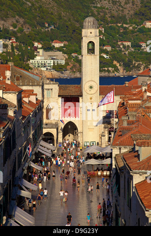 Tour de l'horloge et, Stradun Vieille Ville, site du patrimoine mondial de l'UNESCO, Dubrovnik, Croatie Banque D'Images