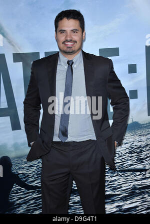 Michael Pena 'Battle : Los Angeles Los Angeles Premiere tenue au Regency Village Theatre Westwood, Californie - 08.03.11 Banque D'Images