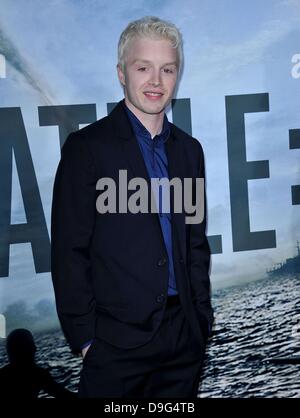 Noel Fisher "Battle : Los Angeles Los Angeles Premiere tenue au Regency Village Theatre Westwood, Californie - 08.03.11 Banque D'Images