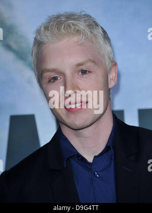 Noel Fisher "Battle : Los Angeles Los Angeles Premiere tenue au Regency Village Theatre Westwood, Californie - 08.03.11 Banque D'Images