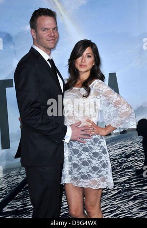 Jim Parrack 'Battle : Los Angeles Los Angeles Premiere tenue au Regency Village Theatre Westwood, Californie - 08.03.11 Banque D'Images