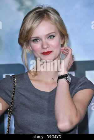 Sara Paxton 'Battle : Los Angeles Los Angeles Premiere tenue au Regency Village Theatre Westwood, Californie - 08.03.11 Banque D'Images