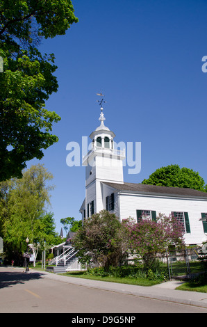 Le Michigan, l'île Mackinac, rue Principale (aka Huron). Historique Mission Church, c. 1829-1830. Banque D'Images