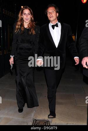 La Princesse Béatrice d'York et son copain Dave Clark quitte le Banqueting House à Whitehall après avoir assisté à un événement de charité pour les enfants Londres, Angleterre - 10.03.11 Banque D'Images