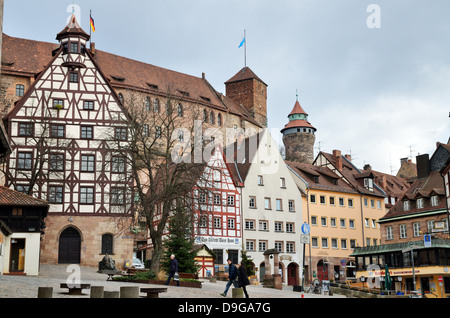 Château de Kaiserberg et Tiergartnerplatz, Nuremberg, Bavière, Allemagne - Jan 2012 Banque D'Images