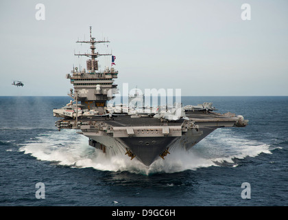 L'océan Atlantique, le 21 mars 2012 - Le porte-avions USS Enterprise (CVN 65) les transits de l'océan Atlantique. Banque D'Images