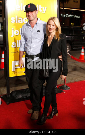 Liev Schreiber et Naomi Watts La première de 'Paul' tenue à Grauman's Chinese Theatre - Arrivées Hollywood, Californie - 14.03.11 Banque D'Images