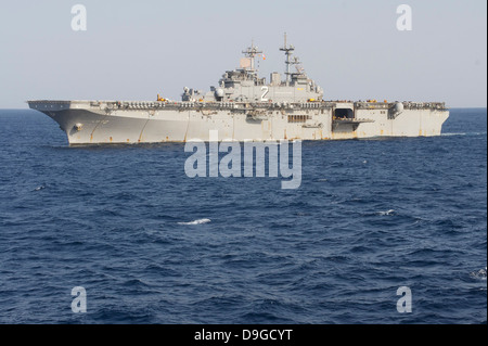 Le navire d'assaut amphibie USS Essex. Banque D'Images