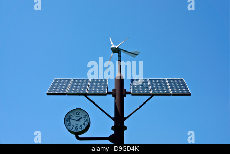 Wind-solar hybrid power generation réveil Banque D'Images