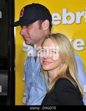 Liev Schreiber et Naomi Watts La première de 'Paul' tenue à Grauman's Chinese Theatre - Arrivées Hollywood, Californie - 14.03.11 Banque D'Images