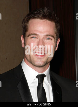 Luke Macfarlane l'Alzheimer's Association's 19th Annual 'Une nuit à Sardi's' qui a eu lieu au Beverly Hilton Hotel à Beverly Hills, Californie - 16.03.11 Banque D'Images