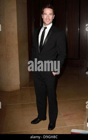 Luke Macfarlane l'Alzheimer's Association's 19th Annual 'Une nuit à Sardi's' qui a eu lieu au Beverly Hilton Hotel à Beverly Hills, Californie - 16.03.11 Banque D'Images