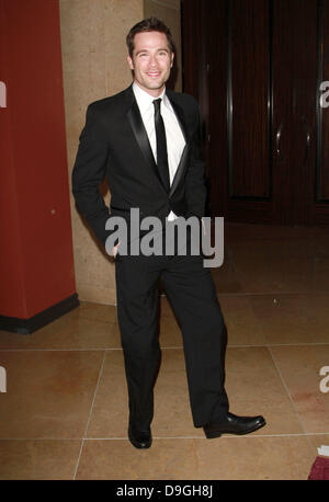 Luke Macfarlane l'Alzheimer's Association's 19th Annual 'Une nuit à Sardi's' qui a eu lieu au Beverly Hilton Hotel à Beverly Hills, Californie - 16.03.11 Banque D'Images