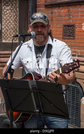 Artiste musicien ambulant de la rue Nathan Walker Canterbury High Street Banque D'Images