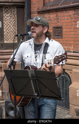 Artiste musicien ambulant de la rue Nathan Walker Canterbury High Street Banque D'Images