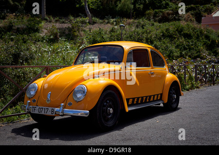 VW Coccinelle personnalisé jaune Banque D'Images