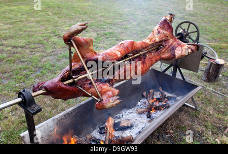 Petit cochon traditionnel grillées à l'extérieur du restaurant Banque D'Images