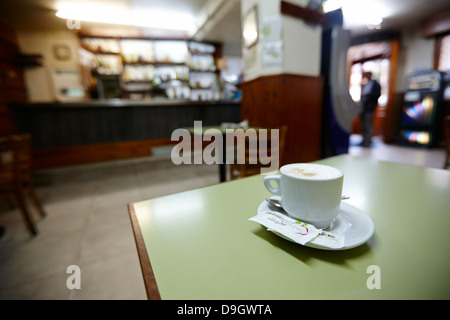 Cafe con leche voie lactée le café dans un petit bar cafe à baga catalogne espagne Banque D'Images