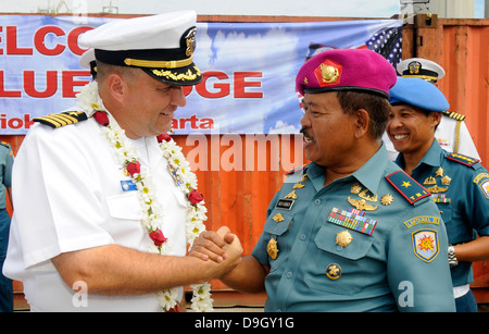 USS Blue Ridge arrive en Indonésie. Banque D'Images