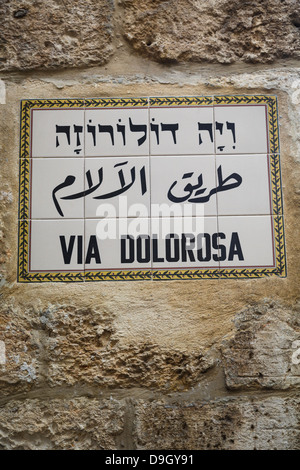 Via Dolorosa signer dans la vieille ville, Jérusalem, Israël. Banque D'Images