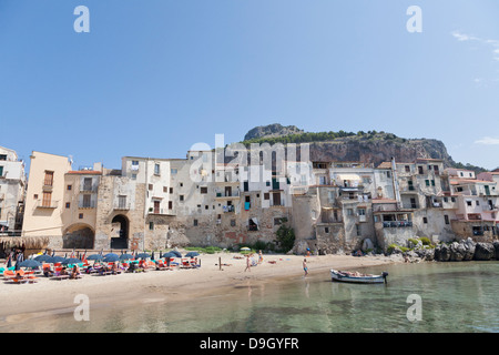 Vieux port et de la vieille ville de Cefalù, Sicile, Italie Banque D'Images