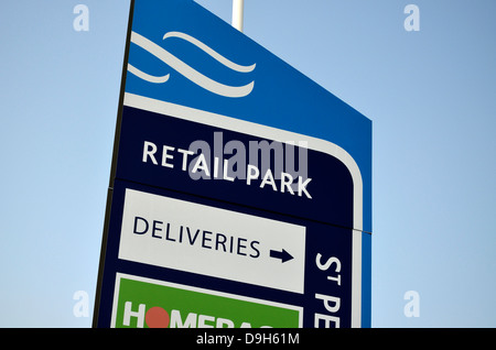 Maidstone, Kent, Angleterre. St Peter's Retail Park sign Banque D'Images