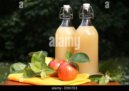 Plus de jus de pomme fraîchement Banque D'Images