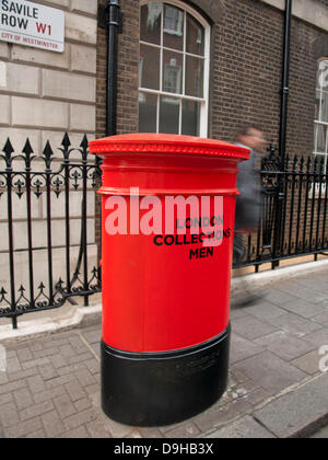 Londres, Royaume-Uni. 19 Juin, 2013. Londres rouge iconique boîte peinte pour marquer le lancement de la maison de Londres : Coordonnateur de la carte du patrimoine mondial le 19 juin 2013, Savile Row Crédit : PD Amedzro/Alamy Live News Banque D'Images