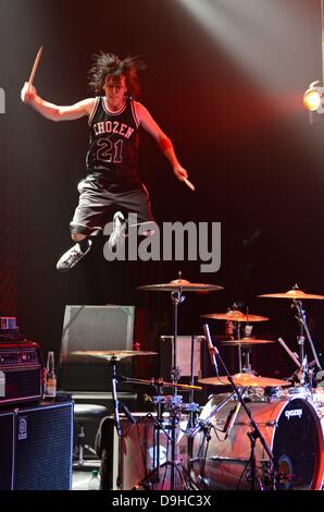 31 mai 2013 - Anaheim, Californie, USA - 31 mai 2013 - Anaheim, Californie, USA - abattage batteur ZOLATAN CHANEY effectue au cours de l'ensemble des bandes à la City National Park d'Anaheim. (Crédit Image : © Valerie Nerres/ZUMAPRESS.com) Banque D'Images