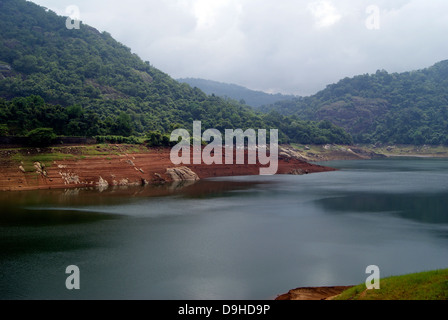 Thenmala barrage réservoir et forêt à proximité salon Paysage dans Kerala Inde Banque D'Images