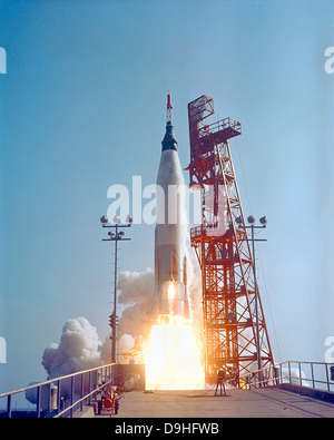 Mercury-Atlas 9 décollera à partir de sa plateforme de lancement à Cap Canaveral, en Floride. Banque D'Images