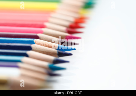 Crayons de couleur disposés dans une perspective Banque D'Images