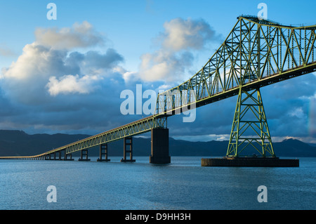 US Highway 101 traverse la rivière Columbia entre l'Oregon et Washington sur l'Astoria-Pont Megler Banque D'Images