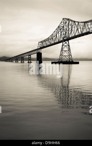 US Highway 101 traverse la rivière Columbia entre l'Oregon et Washington sur l'Astoria-Pont Megler Banque D'Images