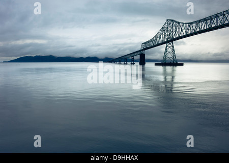 US Highway 101 traverse la rivière Columbia entre l'Oregon et Washington sur l'Astoria-Pont Megler Banque D'Images