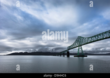 US Highway 101 traverse la rivière Columbia entre l'Oregon et Washington sur l'Astoria-Pont Megler Banque D'Images