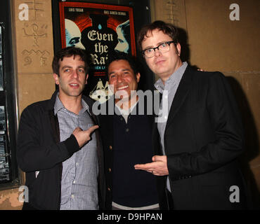 BJ Novak, Oscar Nunez, Rainn Wilson Los Angeles première de "super" tenue à l'Egyptian Theatre d'Hollywood, Californie - 21.03.11 Banque D'Images