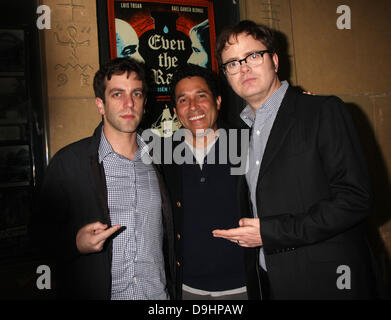 BJ Novak, Oscar Nunez, Rainn Wilson Los Angeles première de "super" tenue à l'Egyptian Theatre d'Hollywood, Californie - 21.03.11 Banque D'Images