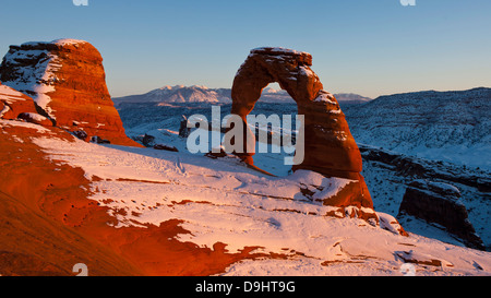 Delicate Arch avec de la neige en hiver au coucher du soleil, Arches National Park, Utah, United States of America Banque D'Images